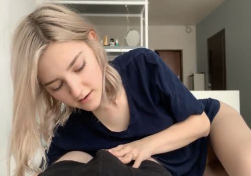 Dirty snapchat | A busty daughter who accidentally fellatio while watchi | Mom seduces son